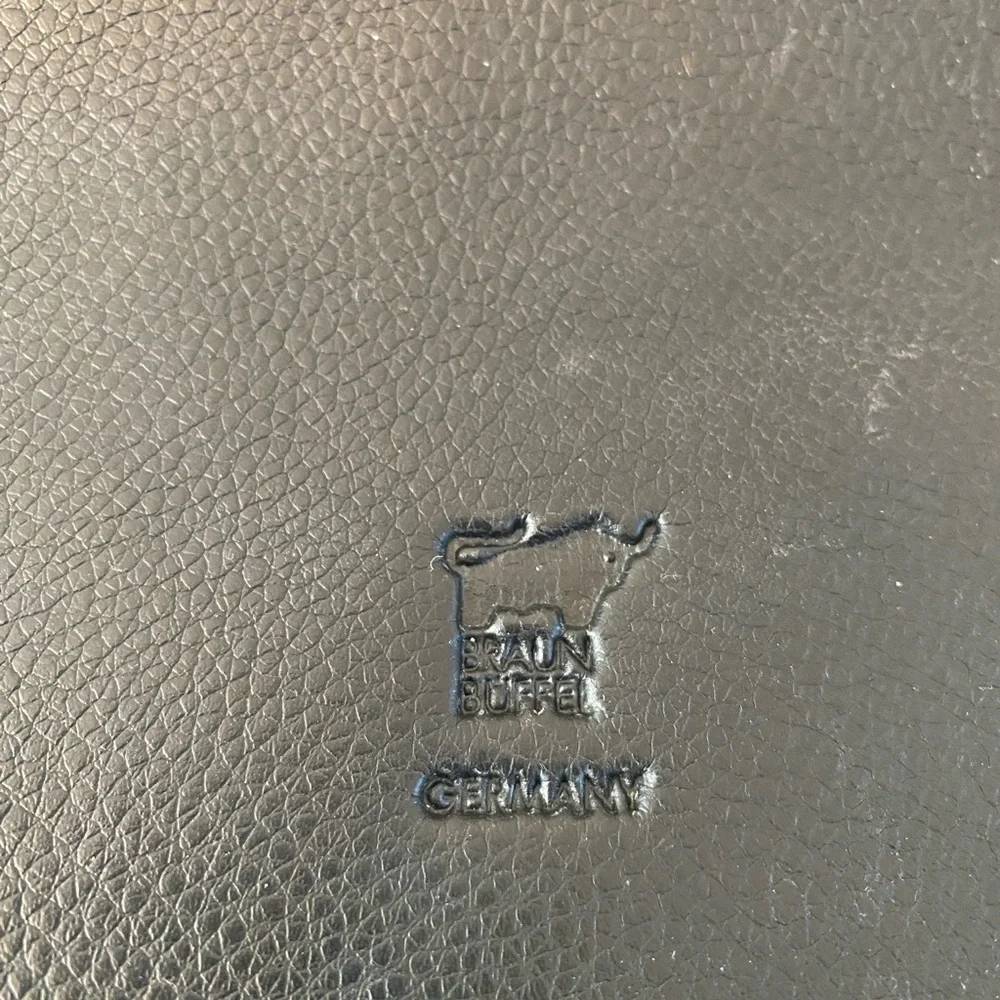 Braun Buffel sleek stylish